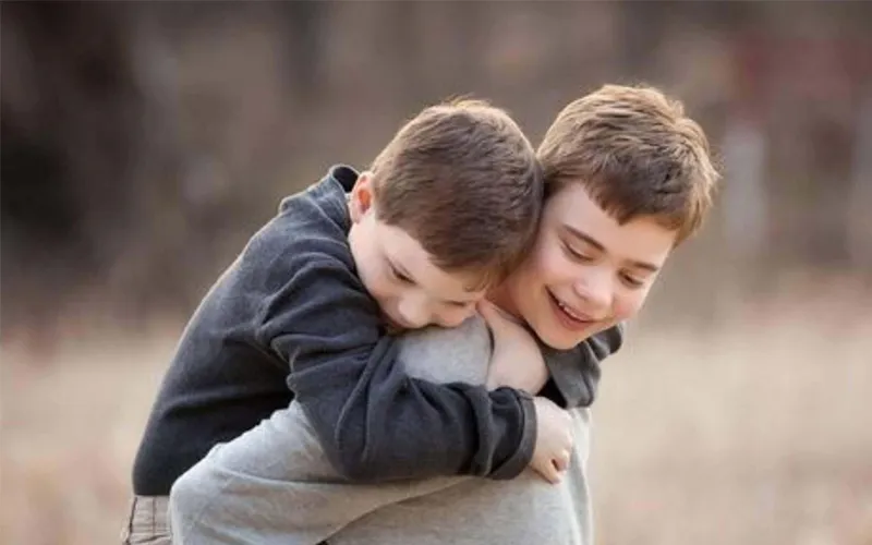 Giải mã chi tiết giấc mơ thấy anh trai ruột đánh con gì với từng tình huống cụ thể và con số tương ứng, dựa theo quan niệm dân gian và tâm linh.